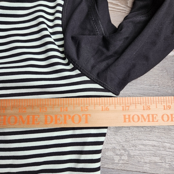 Lululemon Daily Yoga Jacket Size 4 Mint Green + Black Stripes - Picture 13 of 13